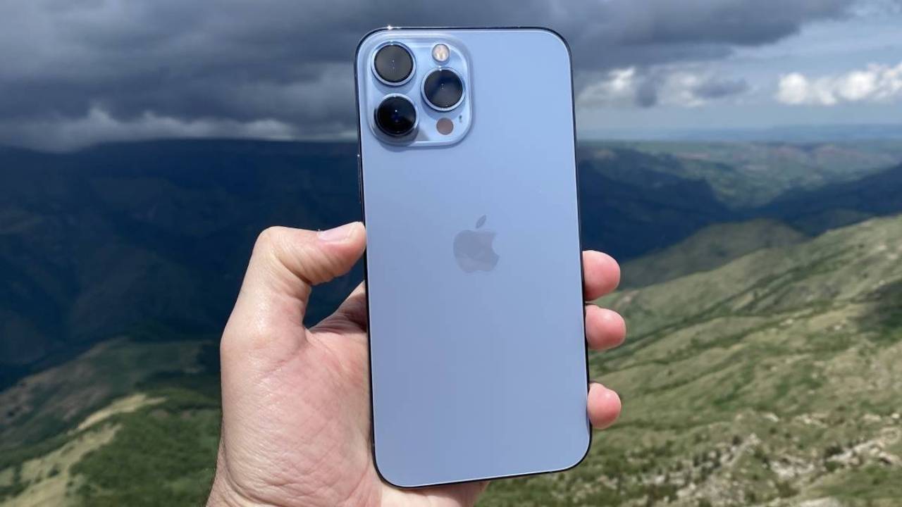 iphone-yasaklandi-satislar-dort-kat-artti-0-bJENm3hY iPhone yasaklandı, satışlar dört kat arttı!