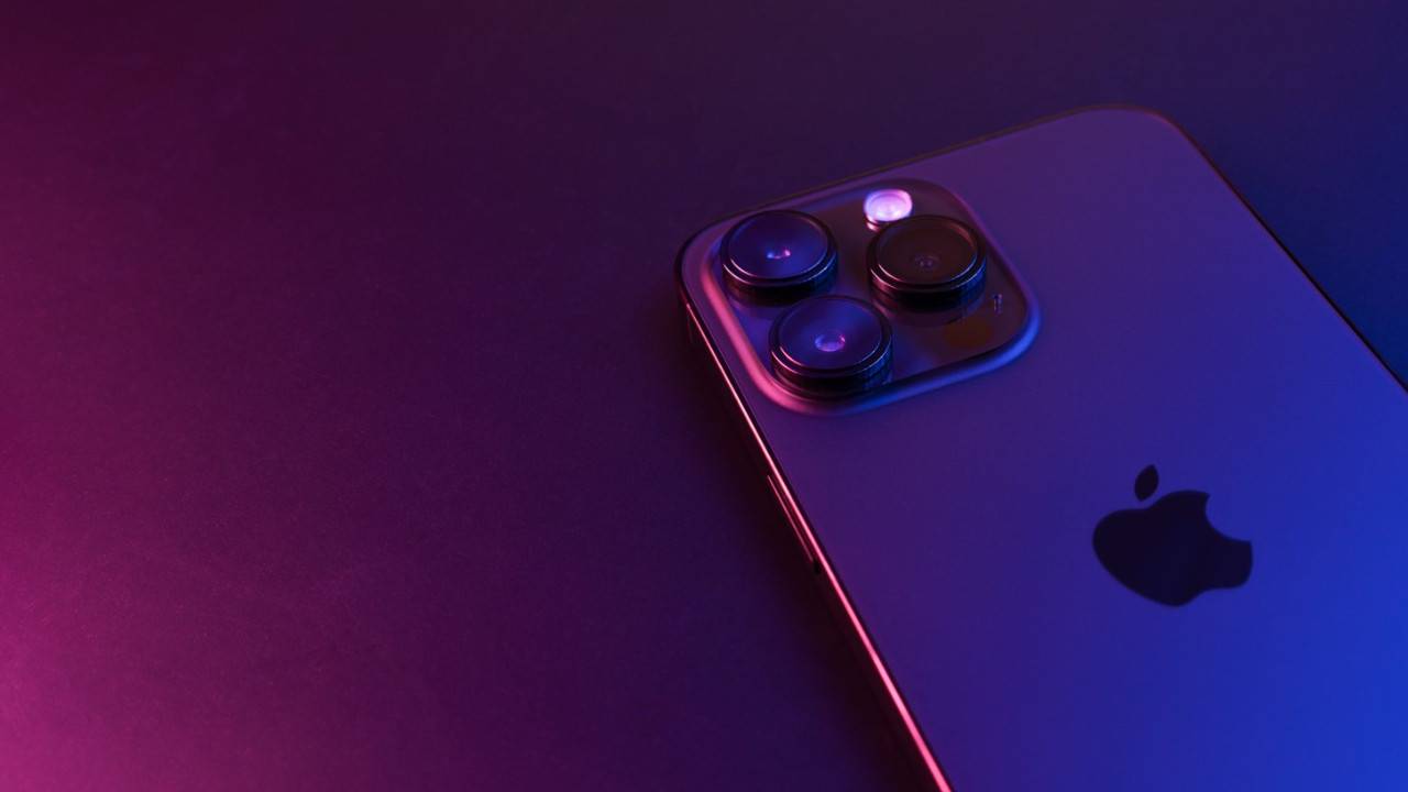 iphone-yasaklandi-satislar-dort-kat-artti-1-I3nBwUE2 iPhone yasaklandı, satışlar dört kat arttı!