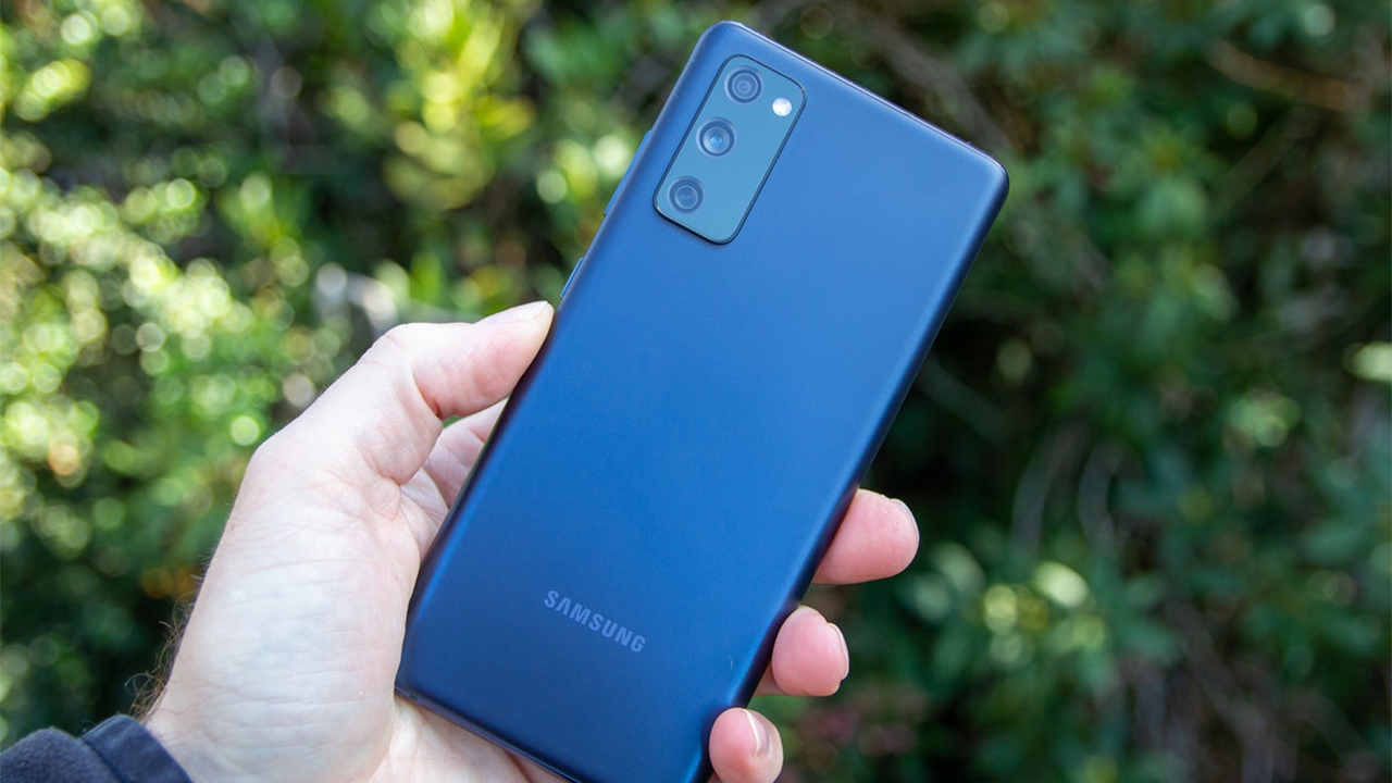 samsung-taninan-telefonu-icin-beklenen-guncellemeyi-yayinladi-0-lWDywXO9 Samsung, tanınan telefonu için beklenen güncellemeyi yayınladı!