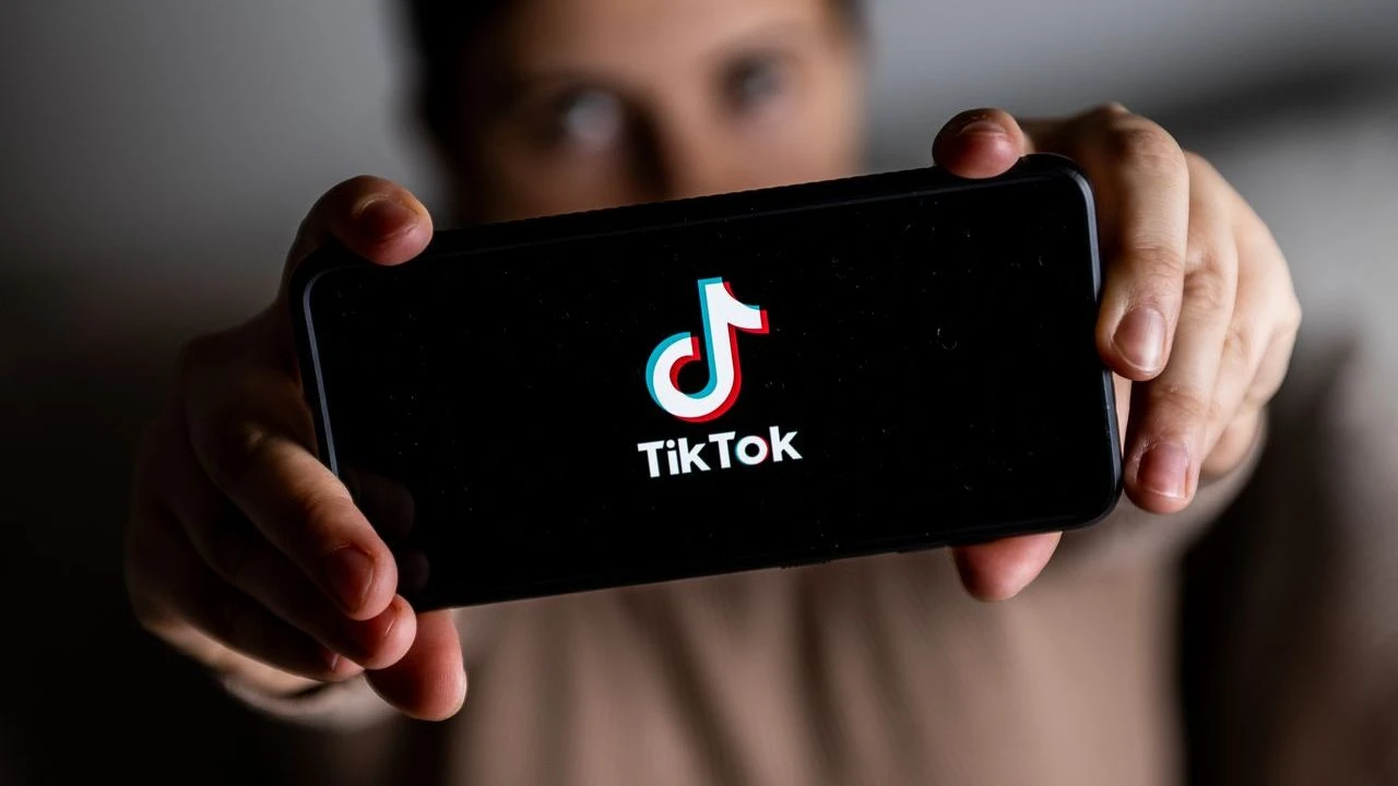 tiktokta-dev-skandal-stajyer-sistemi-taammuden-sabote-etmis-0-DxnNgLNd TikTok’ta dev skandal: Stajyer, sistemi taammüden sabote etmiş!