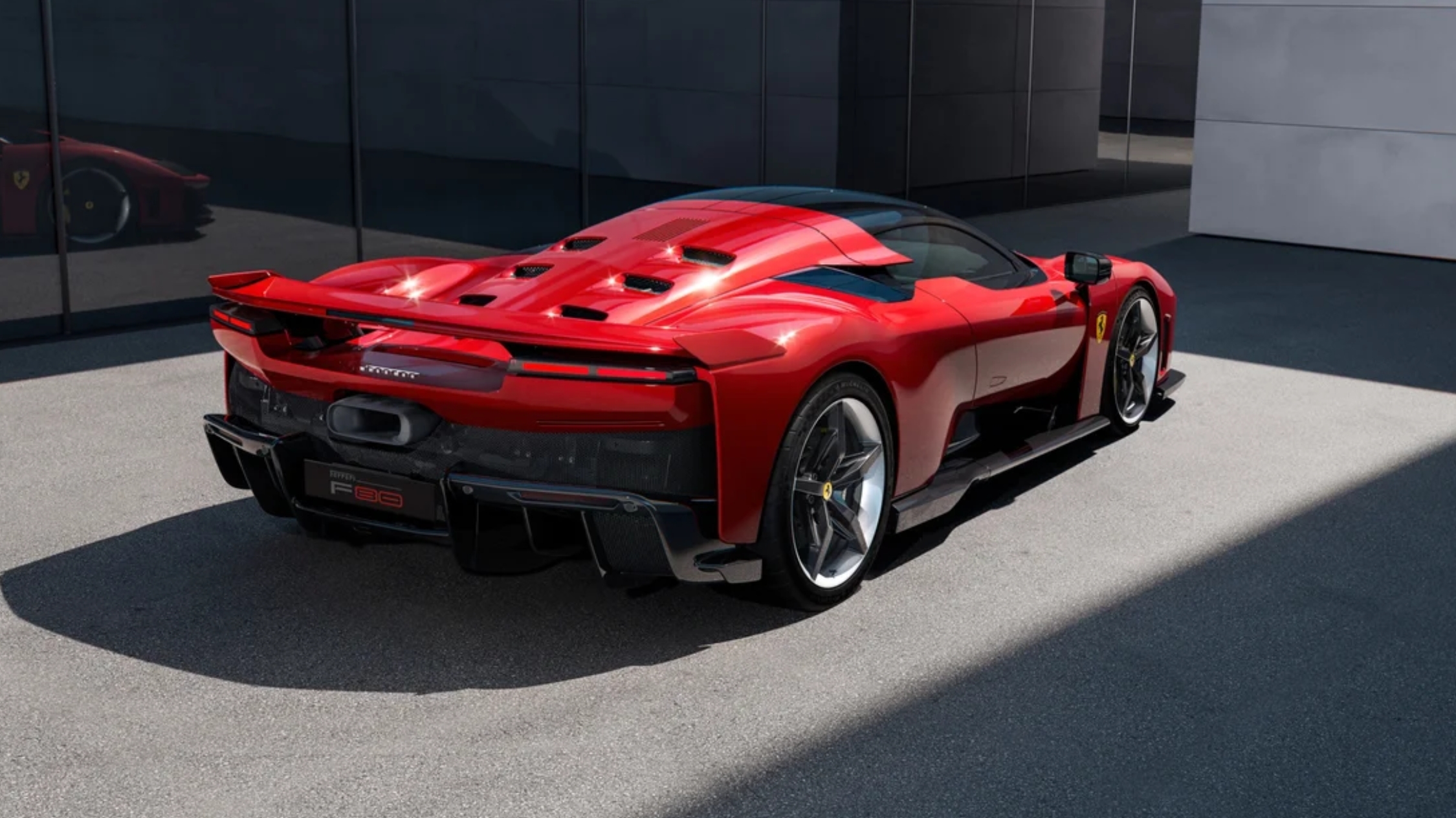 yeni-ferrari-f80-uretim-sinirina-girdi-iste-ozellikleri-0-nI5vnvwP Yeni Ferrari F80 üretim sınırına girdi! İşte özellikleri