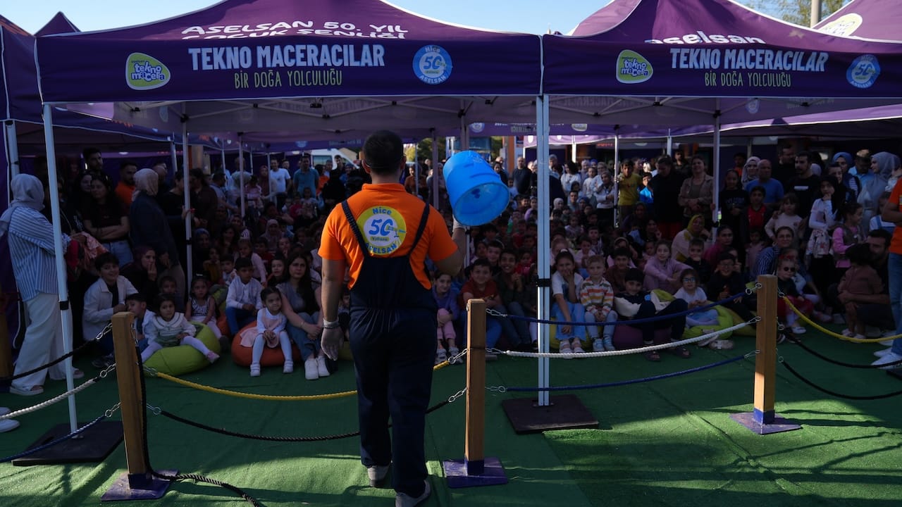 aselsan-tekno-macera-tiri-ile-gelecegimize-yatirim-yapmaya-devam-ediyor-0-uGEnVExX ASELSAN Tekno Macera Tırı ile geleceğimize yatırım yapmaya devam ediyor