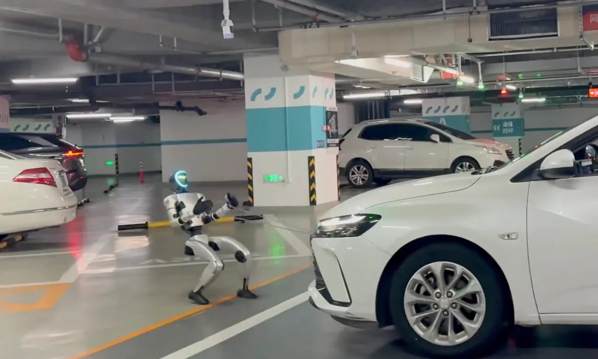 cinli-insansi-robot-1400-kilogramlik-otomobili-elleriyle-cekti-0-kWl2yfMx Çinli insansı robot 1.400 kilogramlık otomobili elleriyle çekti