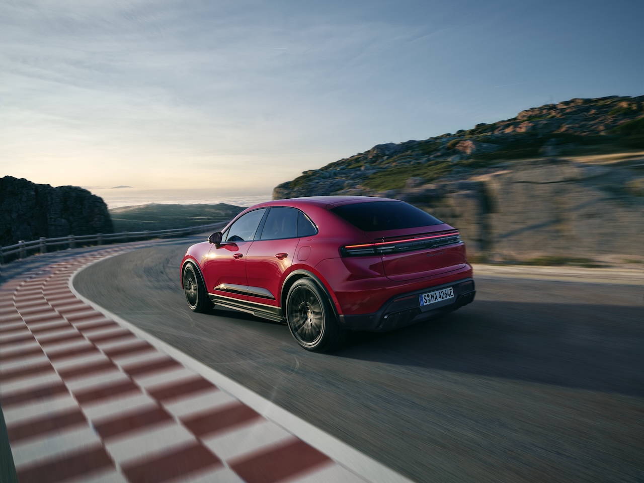 elektrikli-porsche-macan-gts-ile-performans-yeniden-tanimlaniyor-10-bl3Cw2Tx Elektrikli Porsche Macan GTS ile performans yeniden tanımlanıyor