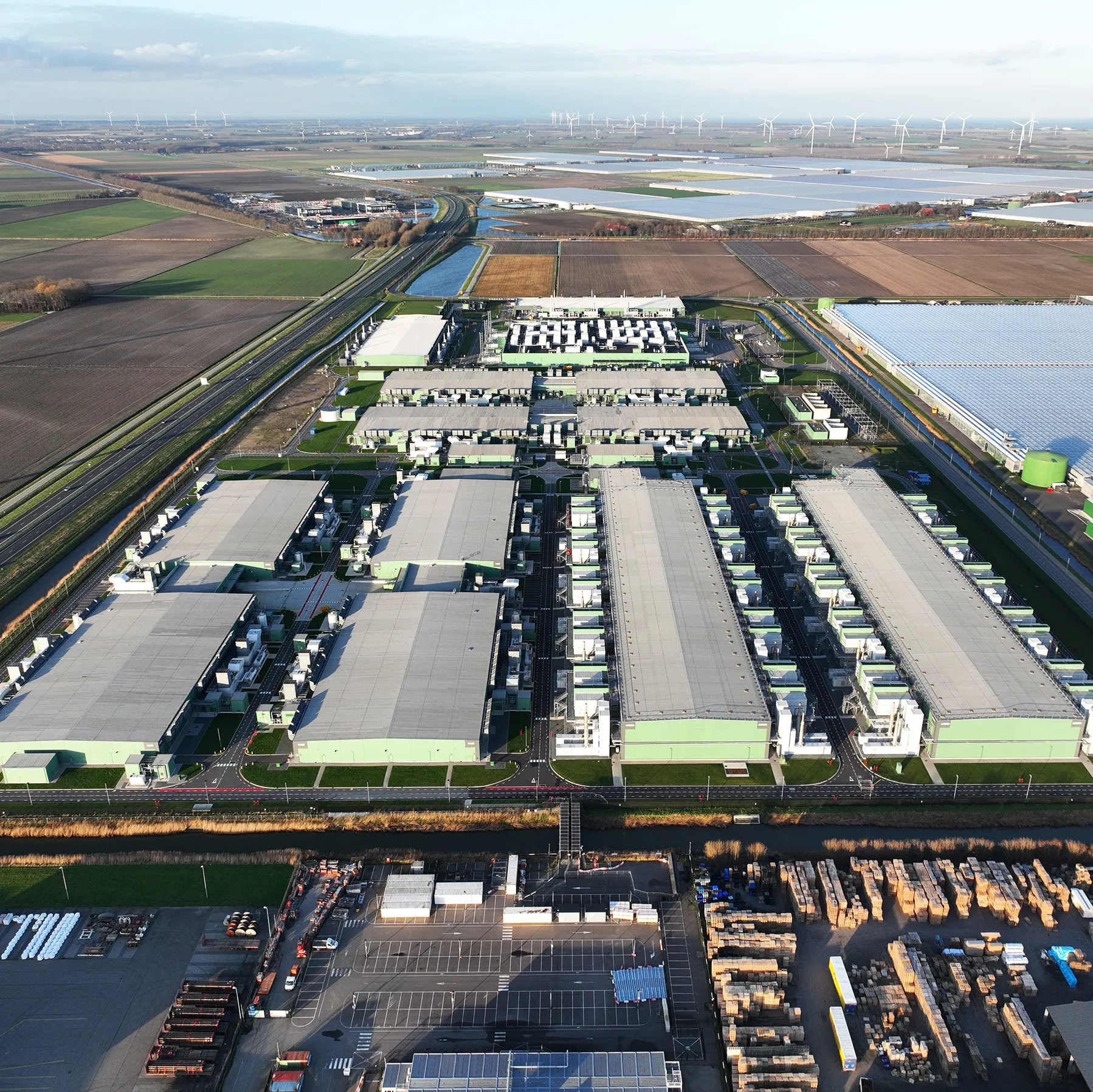 microsoft-veri-merkezi-sayisini-ikiye-katlayacak-0-QBkNCK1h Microsoft veri merkezi sayısını ikiye katlayacak