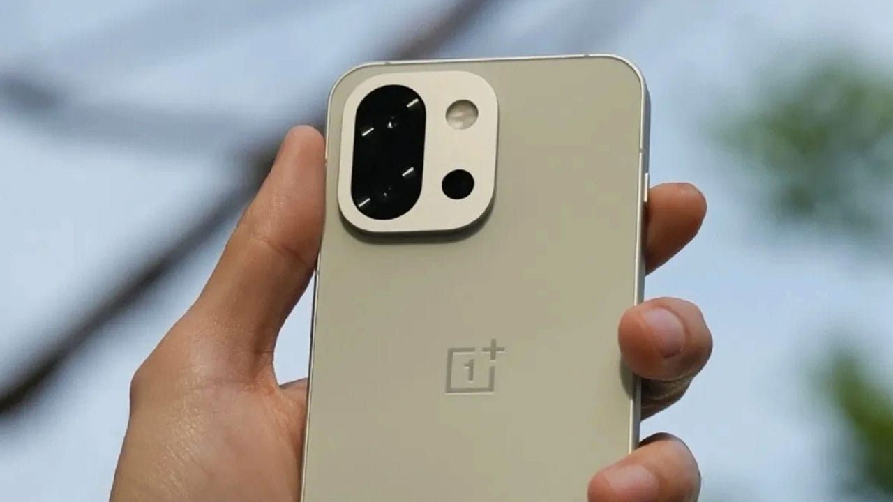 oneplus-15-dunyanin-ilk-165hz-oled-ekrani-ile-geliyor-0-mSeSec4O OnePlus 15 dünyanın ilk 165Hz OLED ekranı ile geliyor!