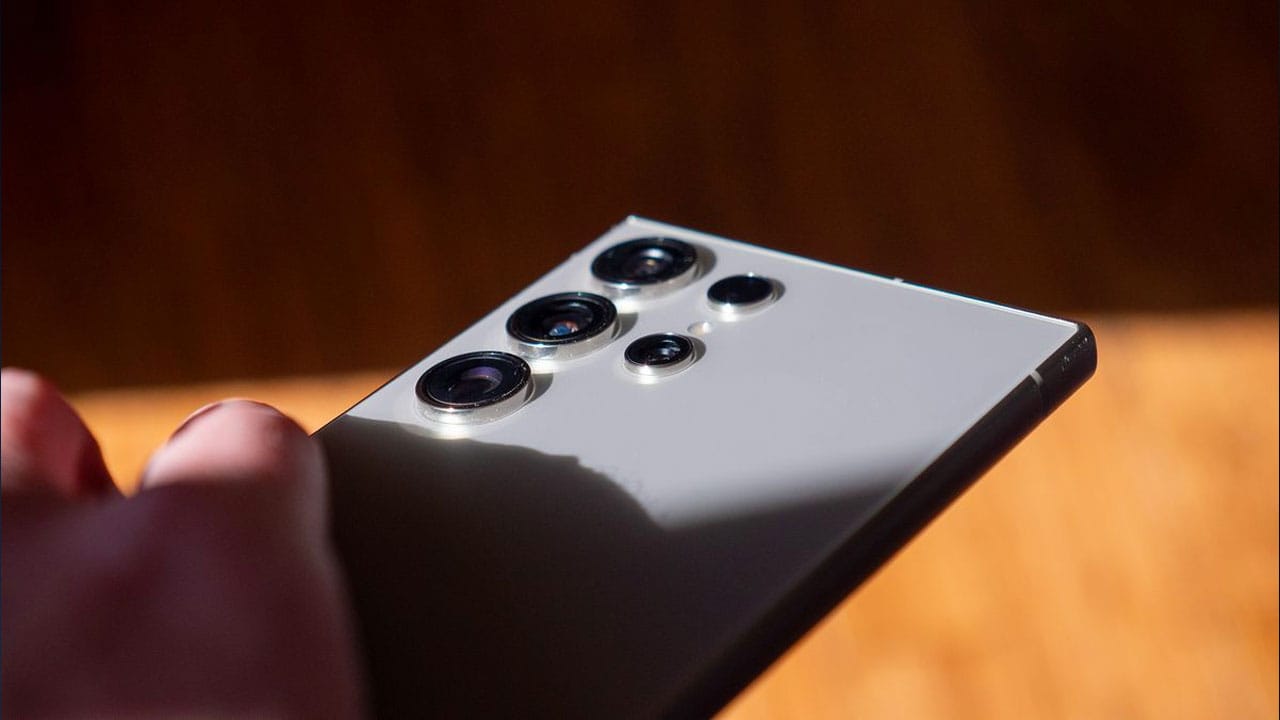 samsung-galaxy-s23-icin-one-ui-8-guncellemesini-durdurdu-0-FEnBxGUi Samsung Galaxy S23 için One UI 8 güncellemesini durdurdu