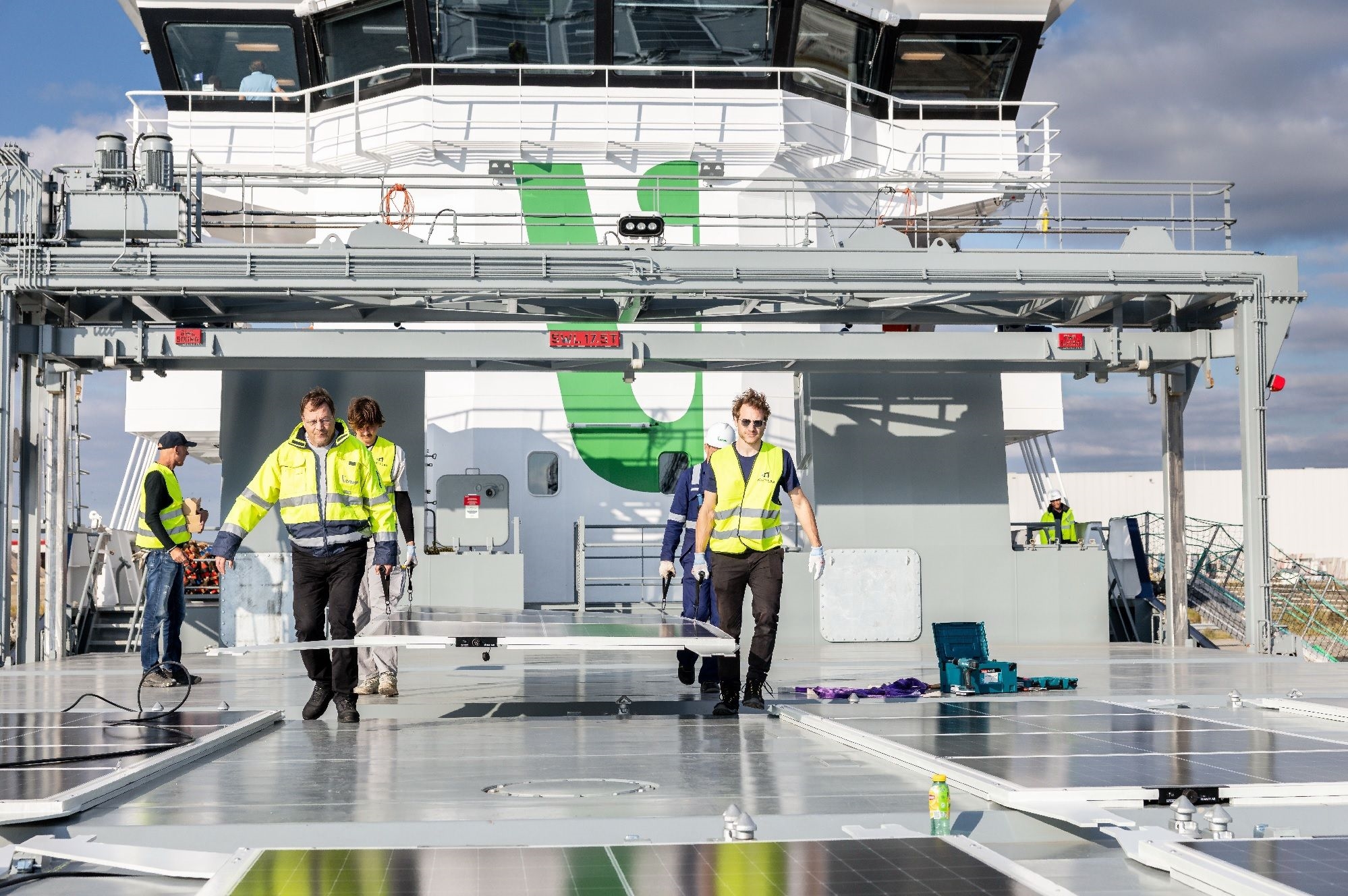 dunyada-bir-ilk-yuk-gemisine-gunes-enerjisi-santrali-kuruldu-1-tGPyjBRP Dünyada bir ilk: Yük gemisine güneş enerjisi santrali kuruldu