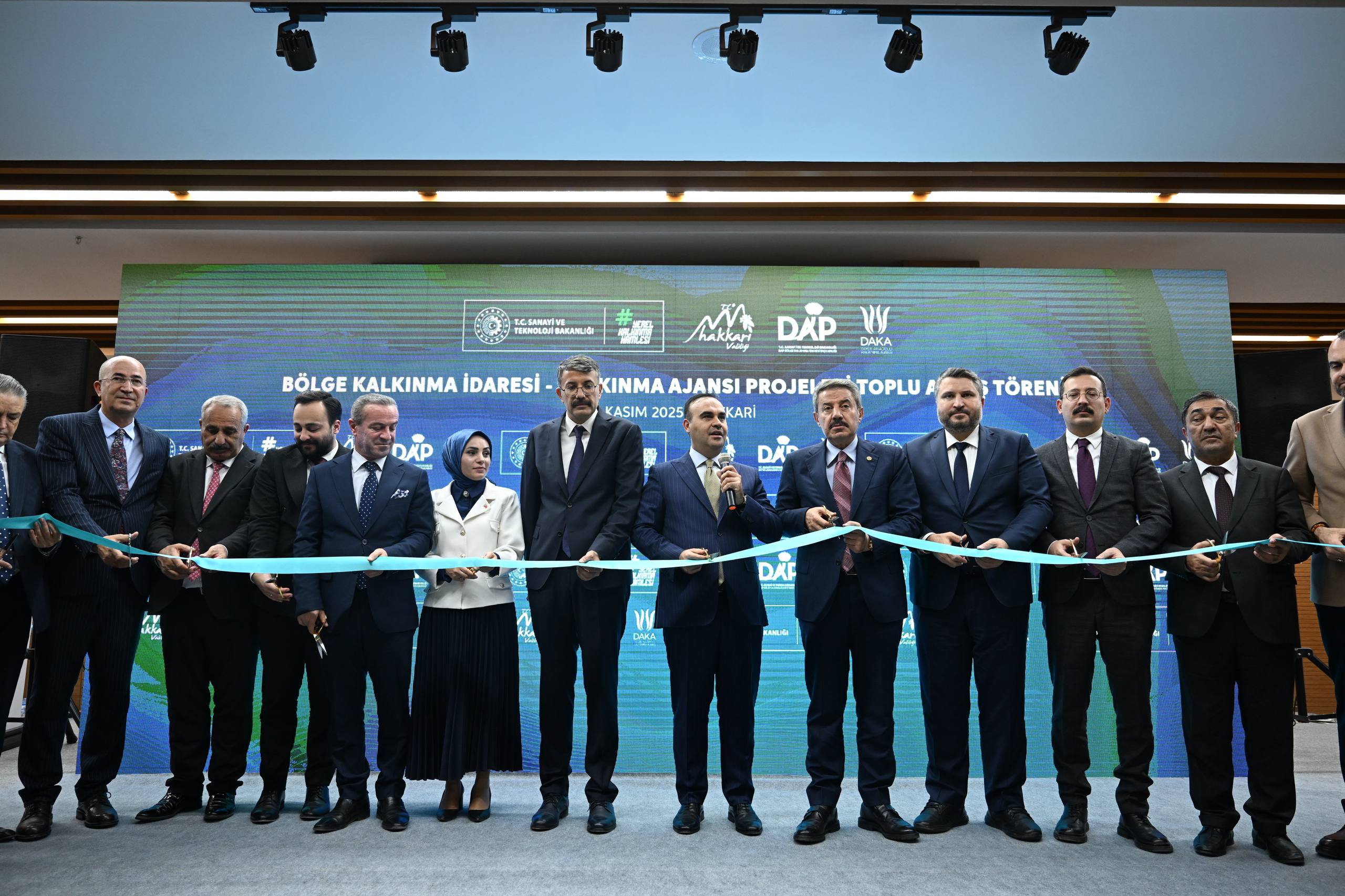 hakkari-bilim-ve-milli-teknoloji-ile-bulusuyor-0-BJpgjdXN Hakkari bilim ve milli teknoloji ile buluşuyor