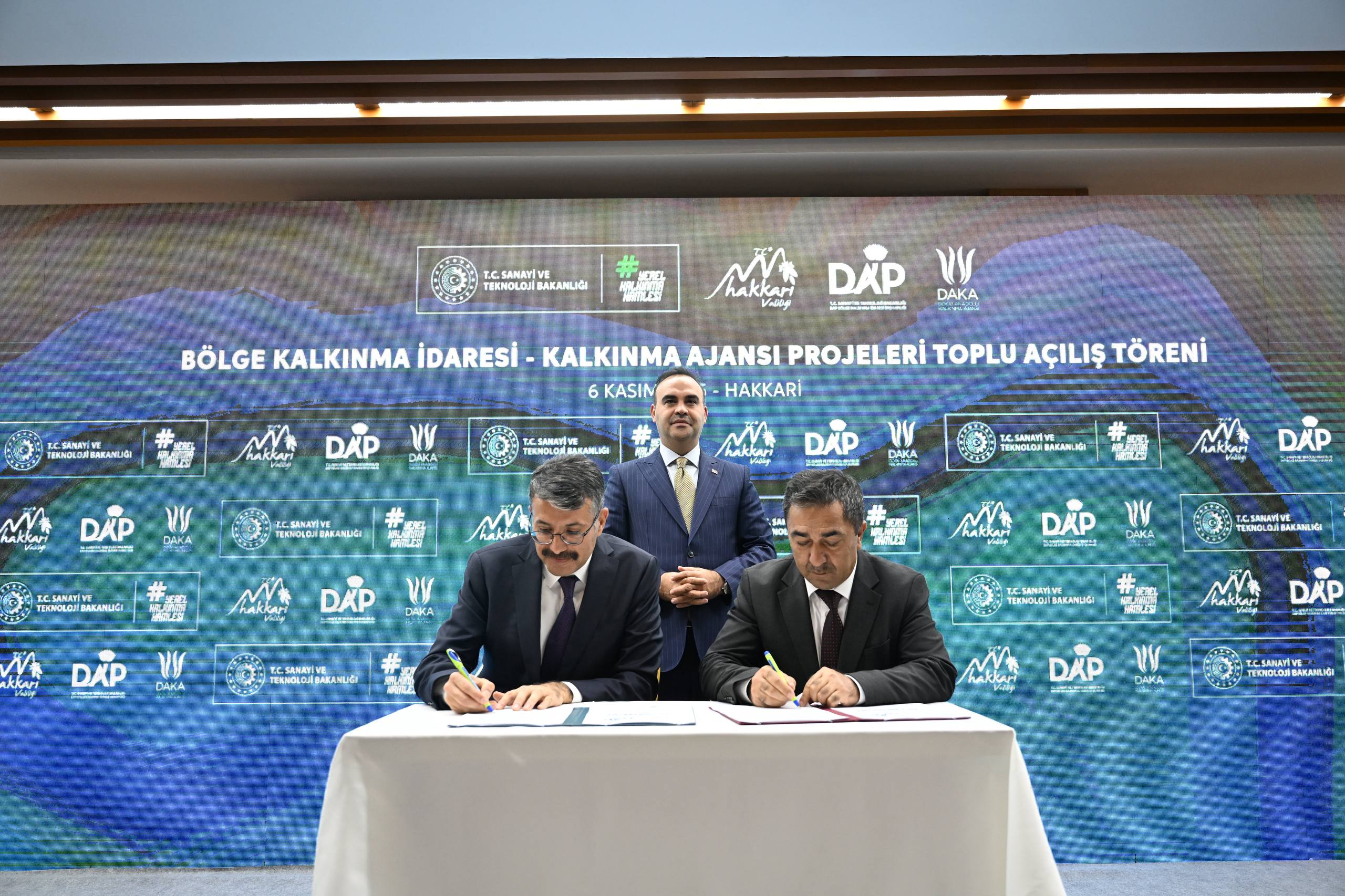 hakkari-bilim-ve-milli-teknoloji-ile-bulusuyor-1-vRRPdOhH Hakkari bilim ve milli teknoloji ile buluşuyor