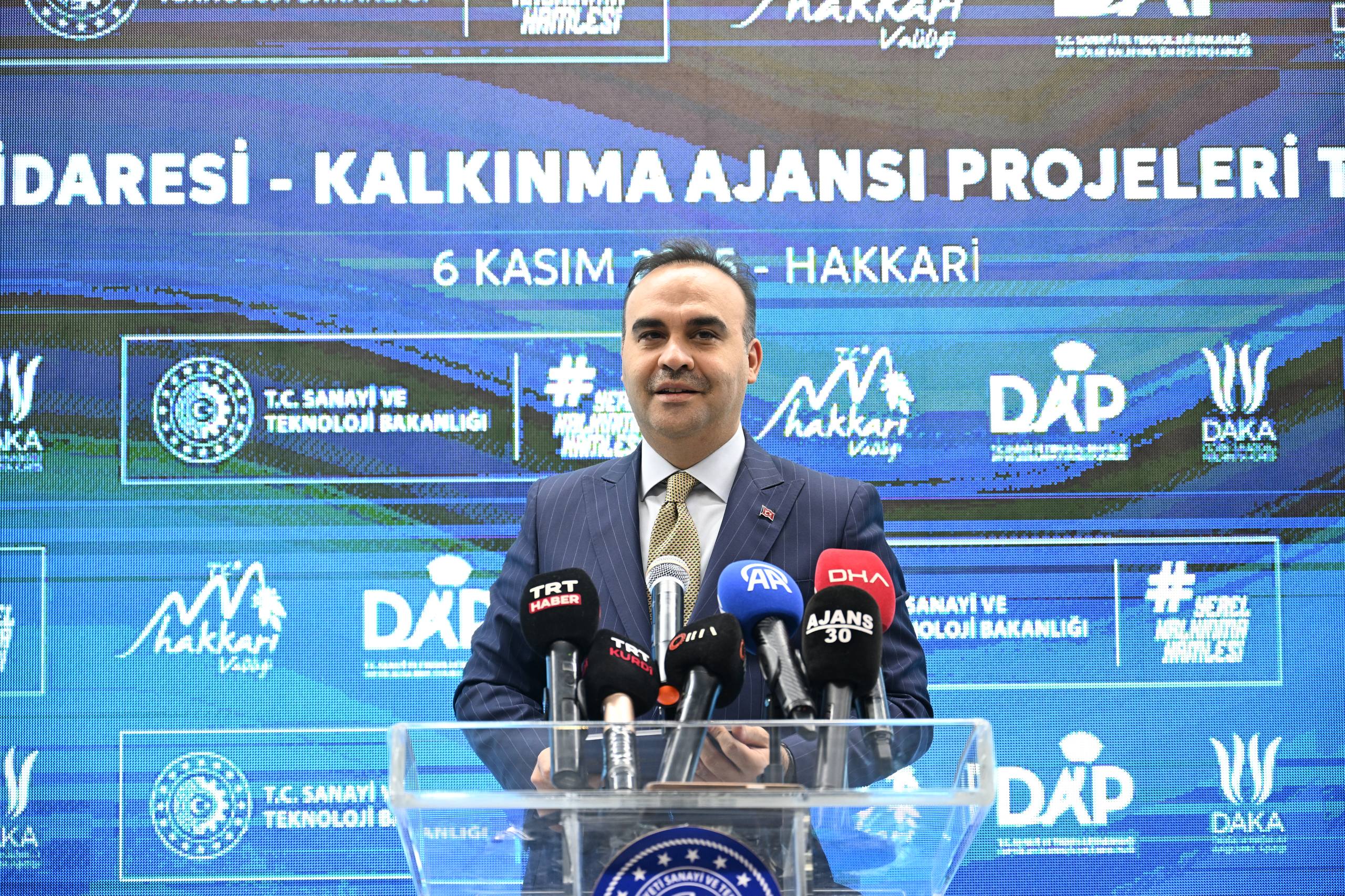 hakkari-bilim-ve-milli-teknoloji-ile-bulusuyor-3-2khz7YOn Hakkari bilim ve milli teknoloji ile buluşuyor