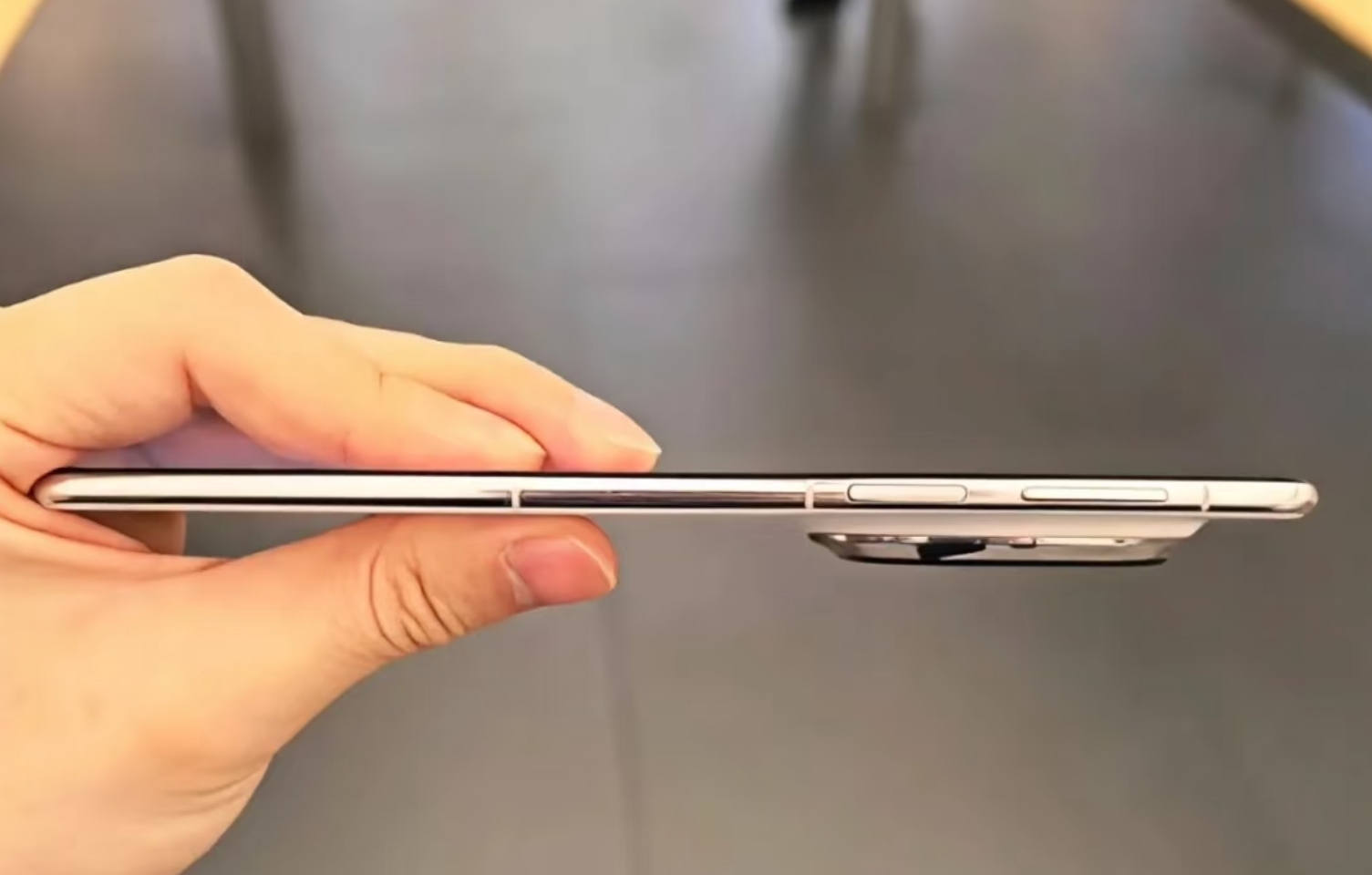 huawei-mate-70-air-ince-govdesine-6500-mah-batarya-sigdiracak-1-a71KvZKb Huawei Mate 70 Air, ince gövdesine 6.500 mAh batarya sığdıracak