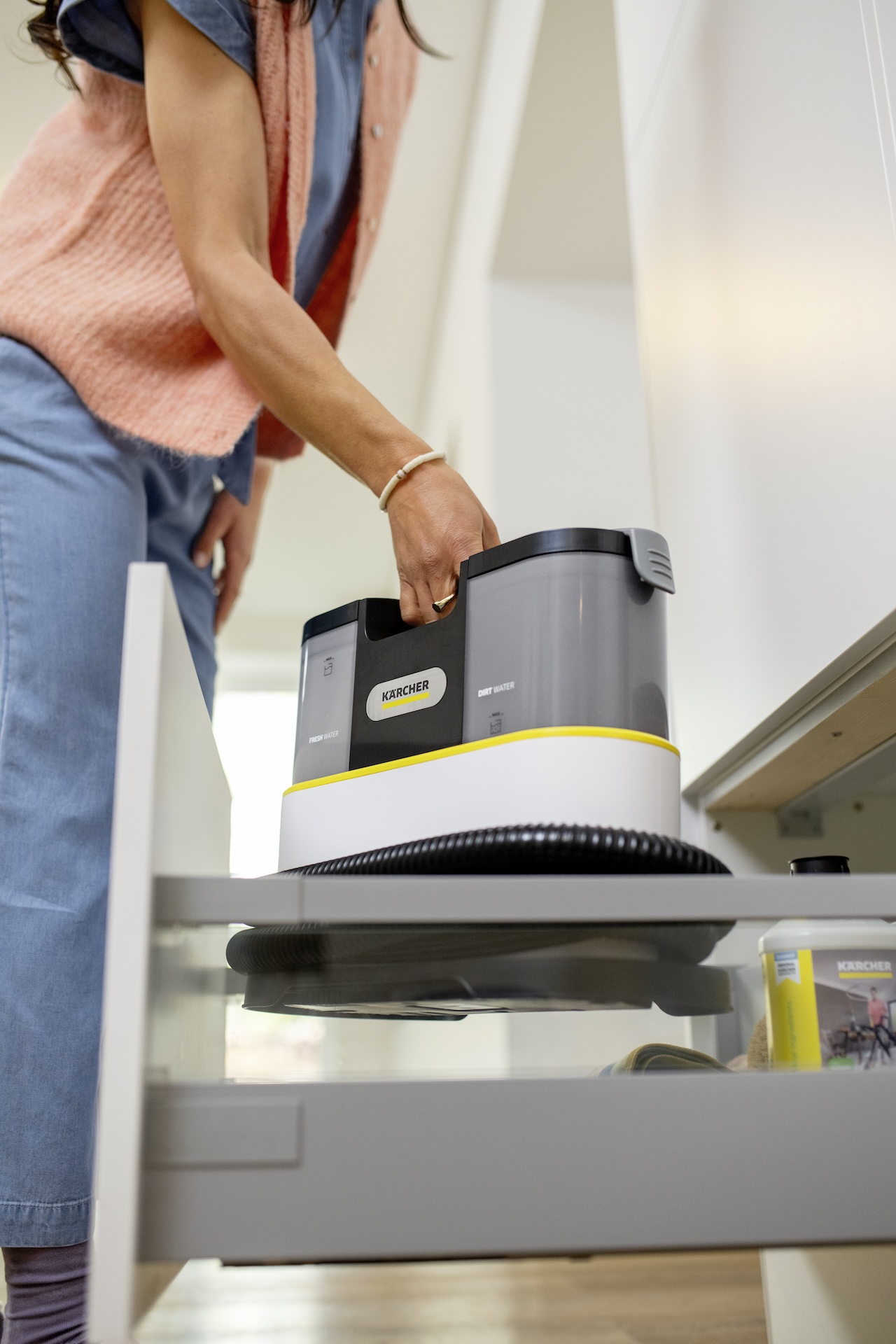 karcher-se-2-spot-ile-lekelerden-hizli-ve-kolayca-kurtulun-3-DP1DvvPp Karcher SE 2 Spot ile lekelerden hızlı ve kolayca kurtulun