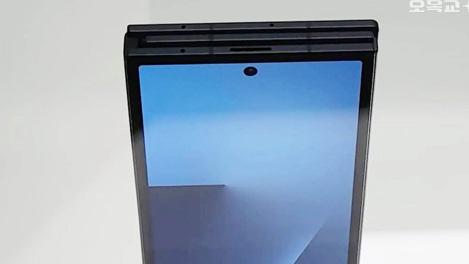 samsung-galaxy-z-trifold-icin-yeni-gorseller-paylasildi-0-NTgYSYig Samsung Galaxy Z TriFold için yeni görseller paylaşıldı