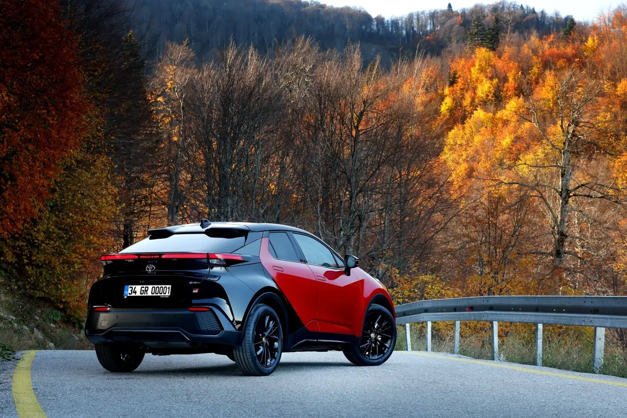 yeni-toyota-c-hr-hybrid-gr-sport-turkiyede-1-tnpjHmWb Yeni Toyota C-HR Hybrid GR SPORT Türkiye’de