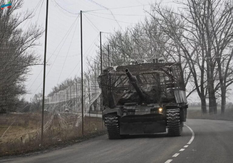 Ukrayna, Rus dronlarından korunmak için yolları balıkçı ağlarıyla örttü