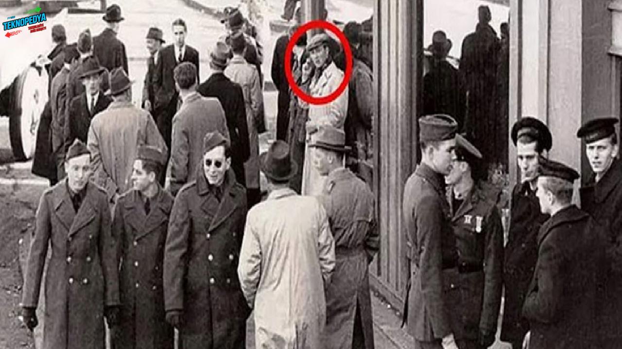 Vakit seyahati mu, casusluk mu: 1943 yılında cep telefonuyla konuşan adam kim?