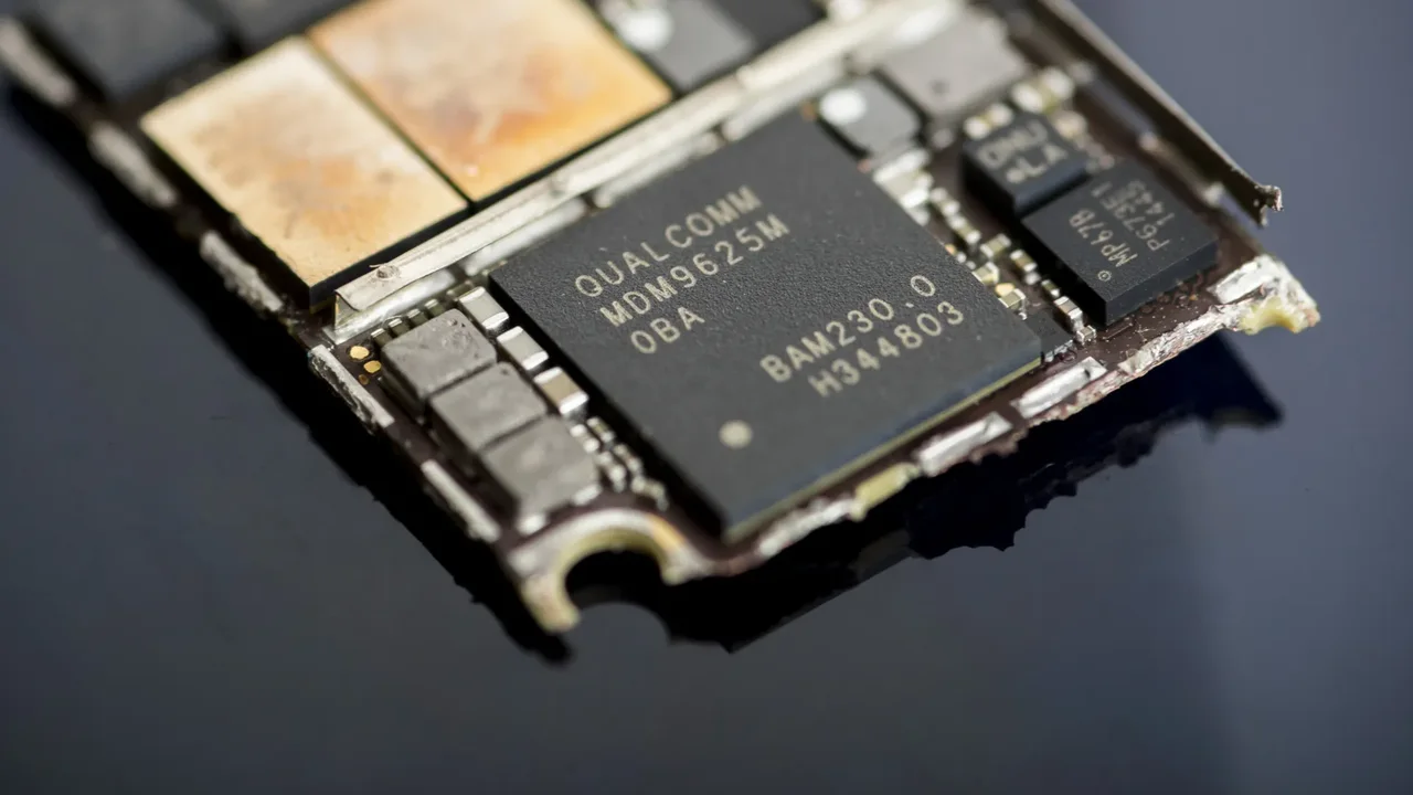 Apple, Qualcomm ile Yollarını Ayırıyor ve Kendi Modem Teknolojisinin İleriye Doğru