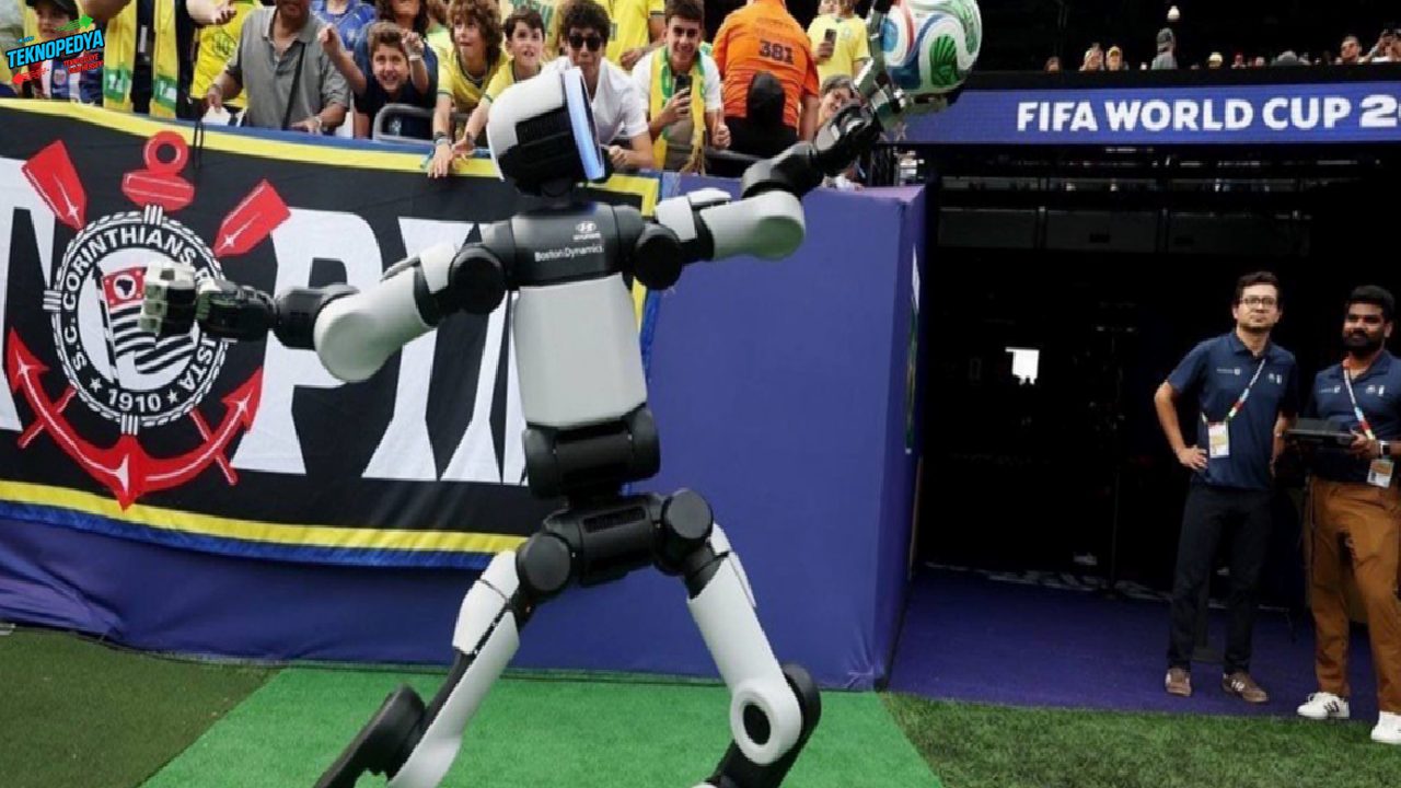 İnsansı robot Atlas, FIFA Dünya Kupası’nda gösteri yapıyor