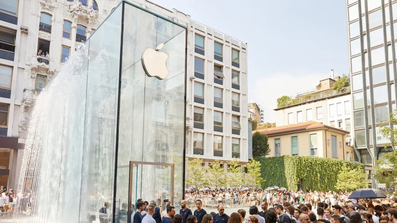 Apple iPhone Reklamı Çocuk Haklarıyla İlgili Tartışma Yaratıyor: Elektronik Bakıcılık İddiası