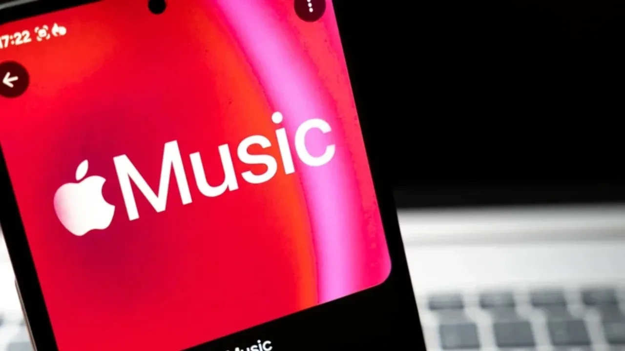 Apple Music’in yeni yapay zekâ etiketi tartışma yaratıyor: Bazıları tamamen kaldırılmasını talep ediyor