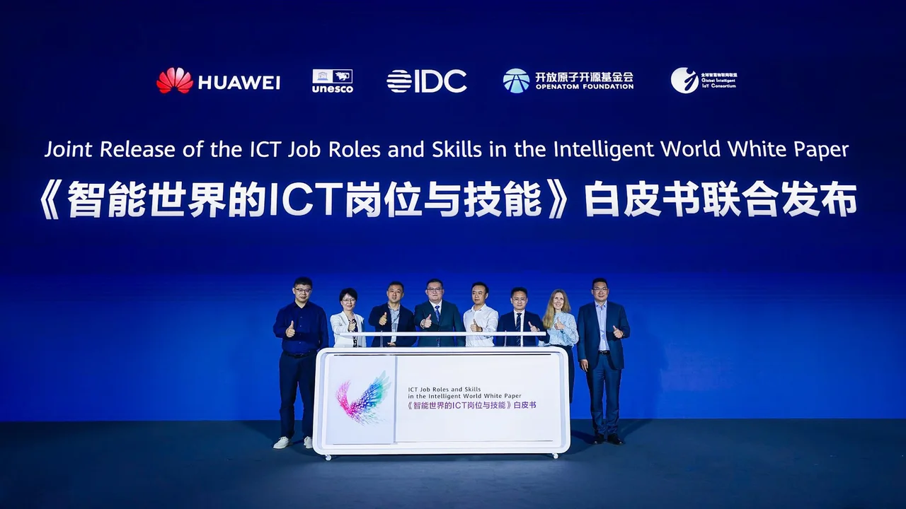Huawei’nin Yeni Teknolojik Çıkarımları: Katlanabilir MateBook ve Akıllı Saatler