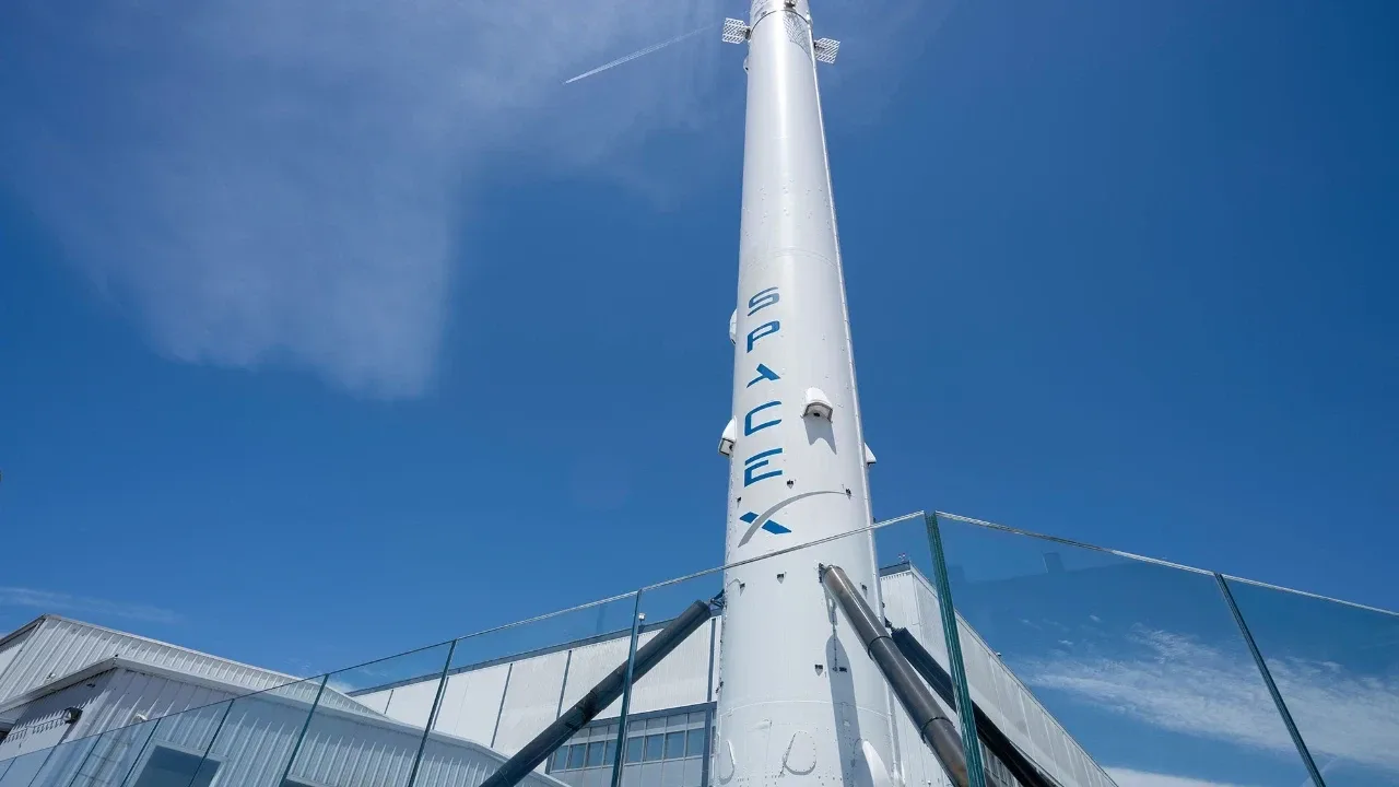 SpaceX, Efsanevi Falcon 9’u Emekliye Gönderiyor