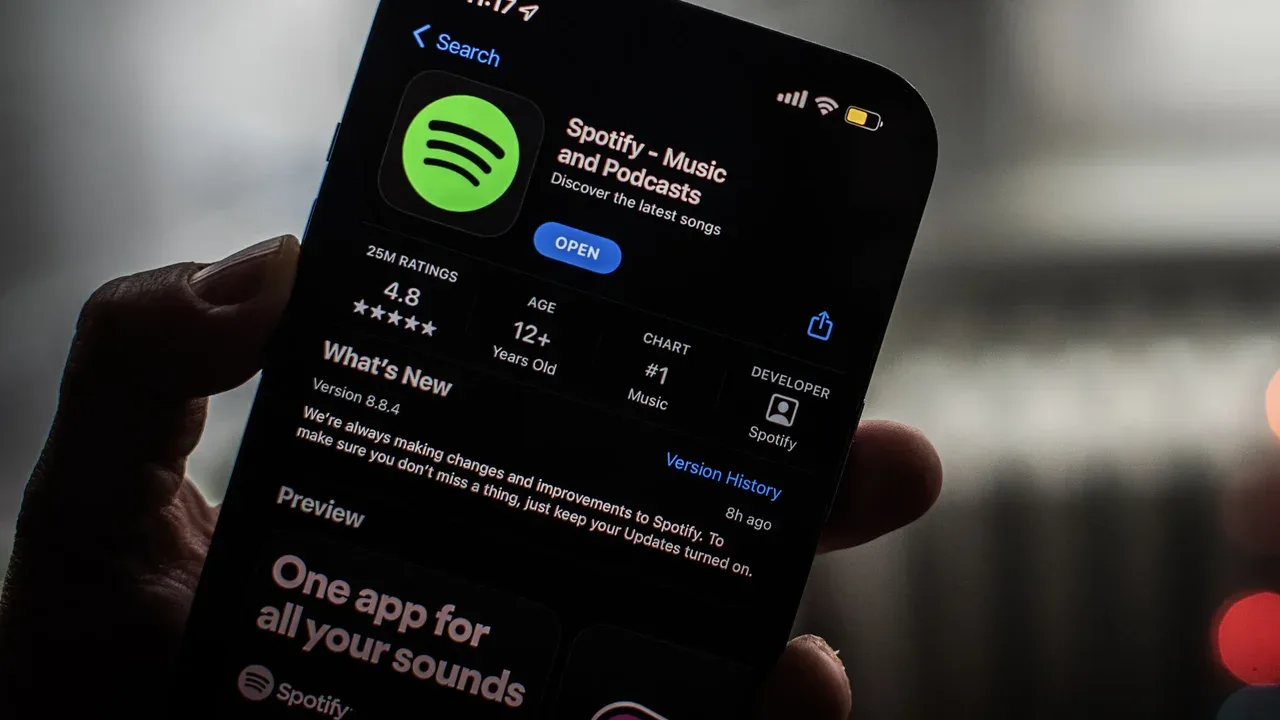Spotify’da Yapay Zeka ile Gerçek Sanatçıları Ayırt Etmek: AI Persona Etiketi ve Doğrulanmış Sanatçı Rozeti