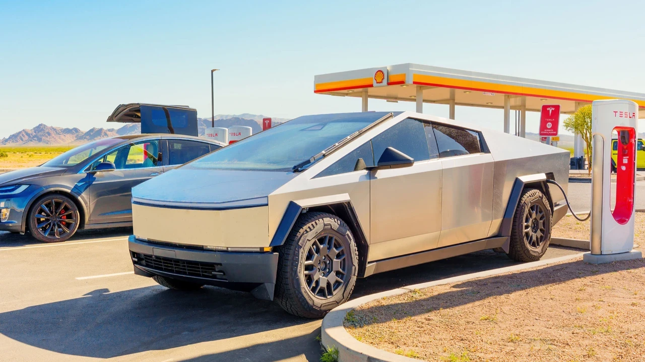 Tesla Cybertruck, Astronotları Fırlatma Sahalarından Koruyacak