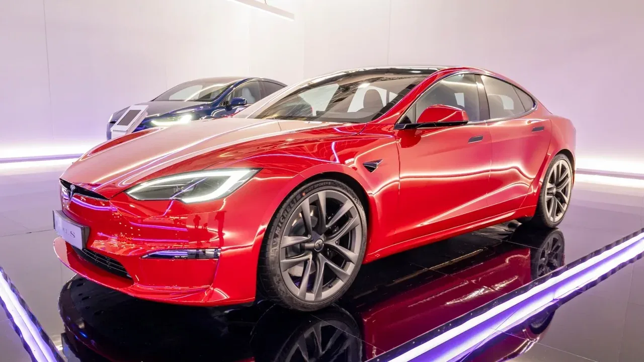 Tesla, Uyum Sağlamak İçin 20 Bin Aracı Geri Çağırıyor