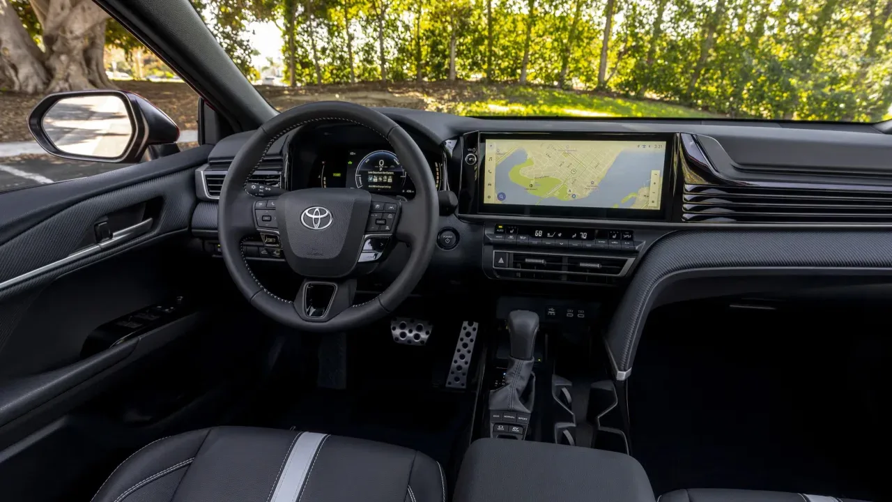 Toyota’nın 500 Bin Aracını Geri Çağırma Kararı: Dijital Gösterge Paneli Sorunu
