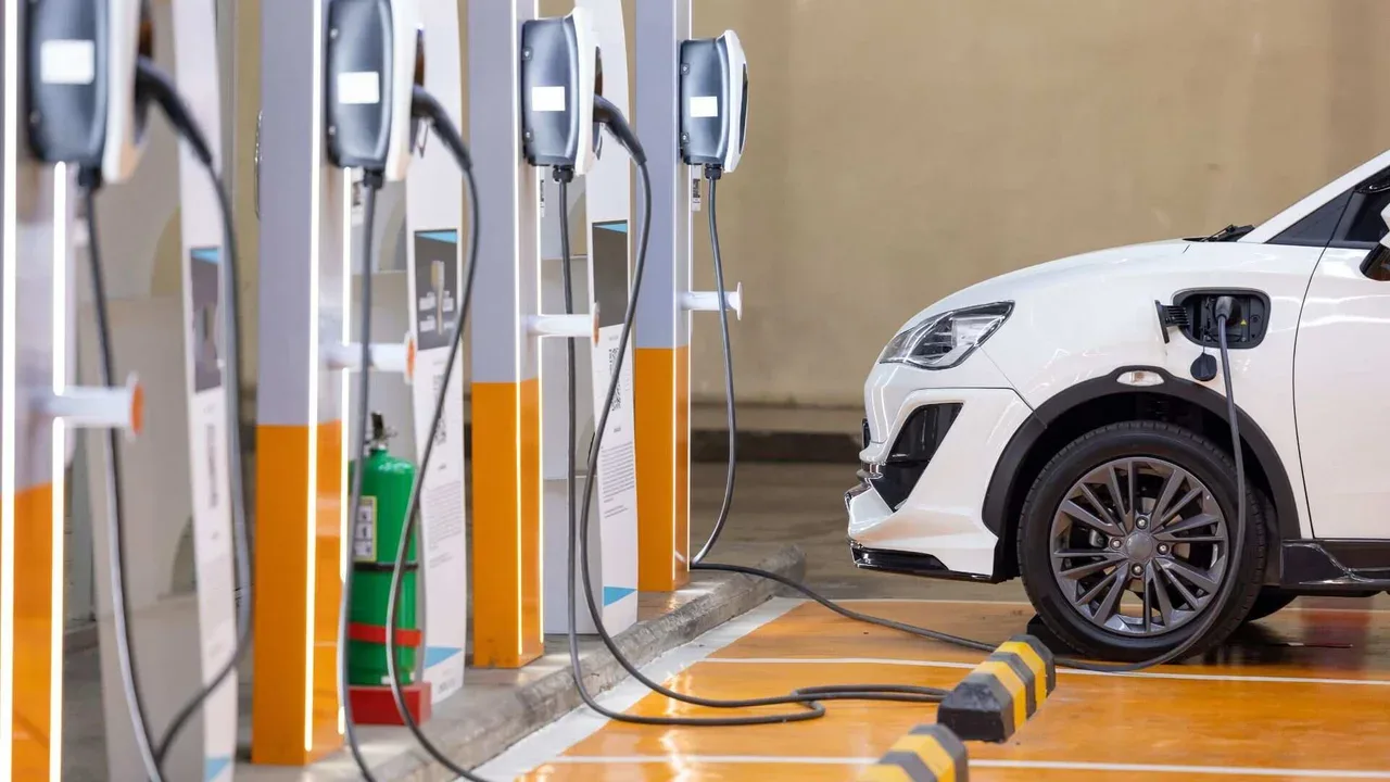 Türkiye’de Elektrikli Araç Sayısı 464.873’e Ulaştı, Şarj İstasyonu Sayısı 46.665’e Çıktı