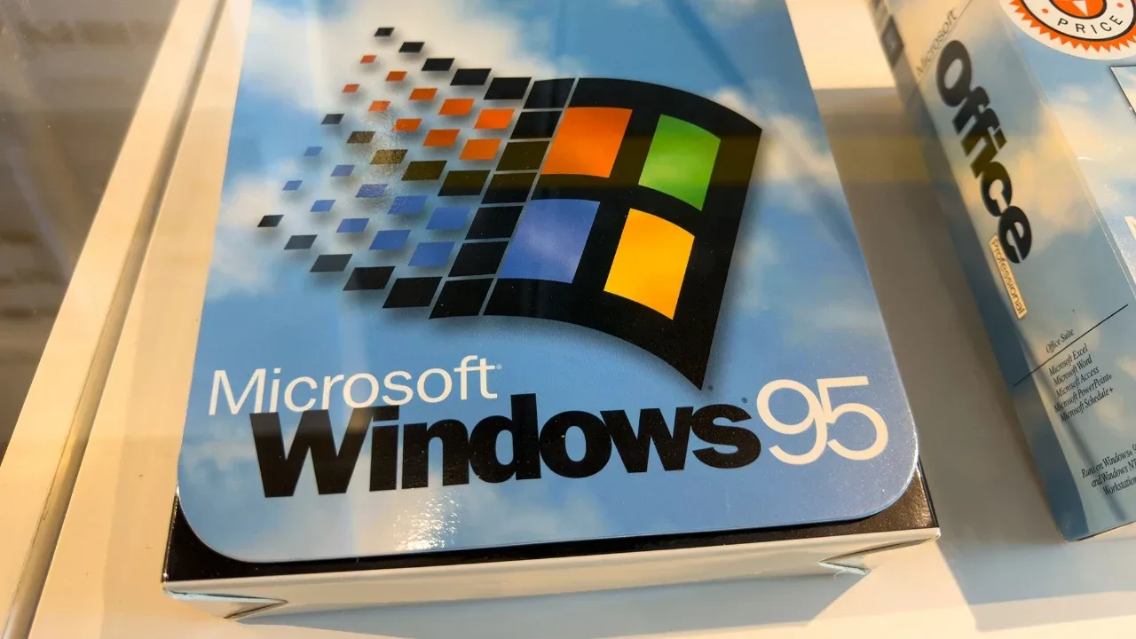 Windows 95 Kutu Üzerindeki Bebek Hologramı Krize Sebep Oldu