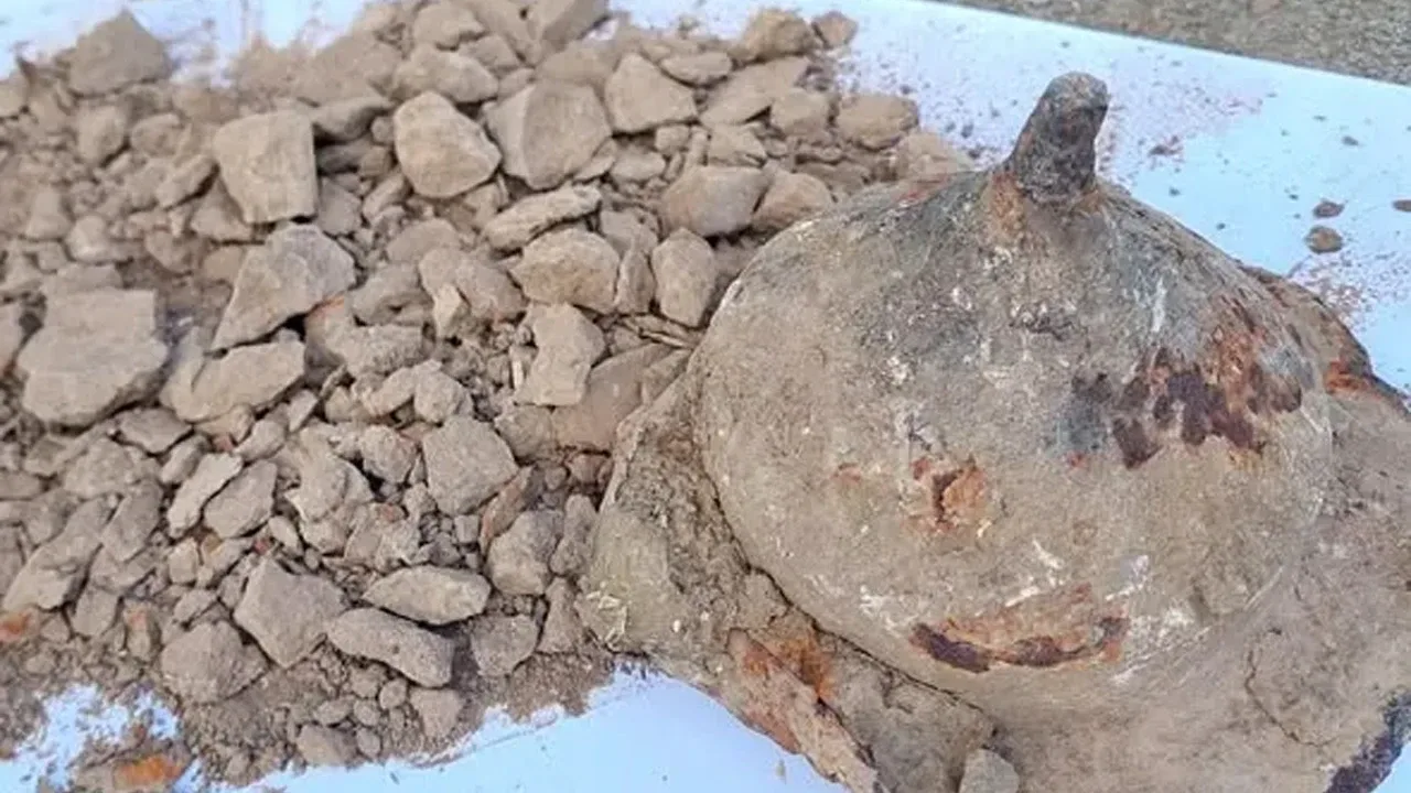 Hurdalıkta Aranan Otomobil Parçası Yerine 1800 Yıllık Kalkan Bulundu