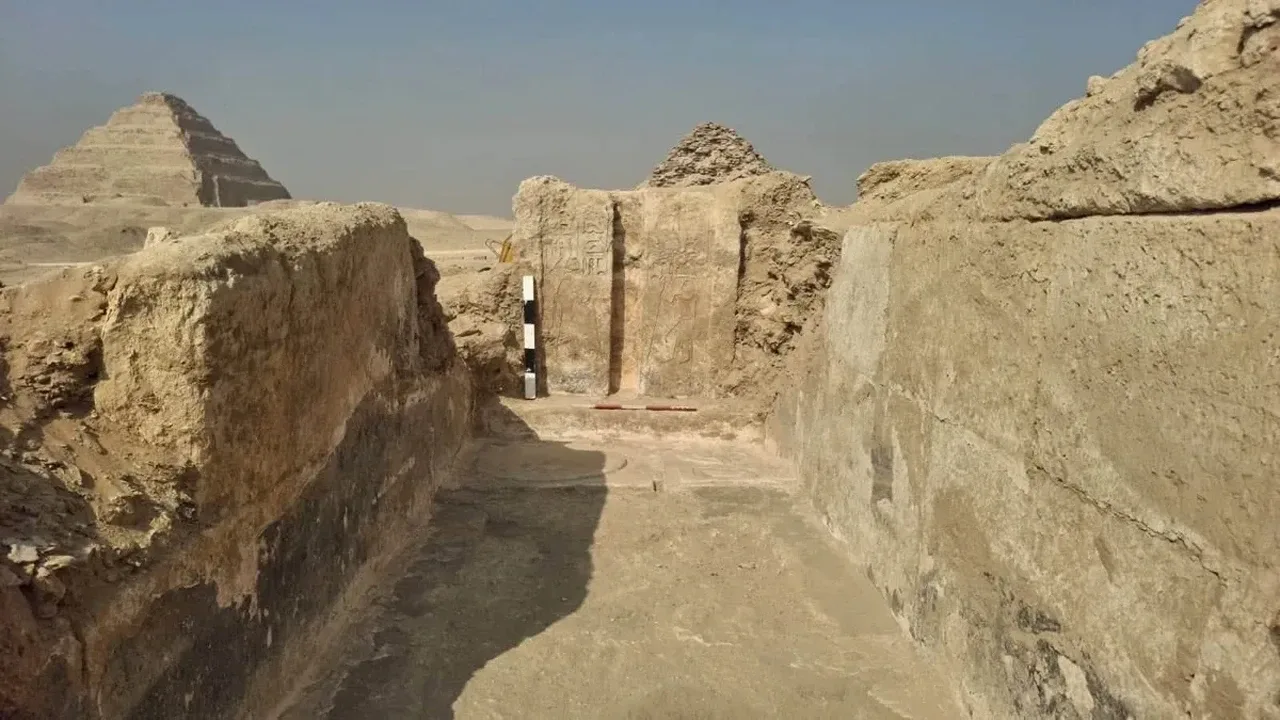 Sakkara’da Üst Düzey Mısırlı Bürokratın Mezarı Keşfedildi