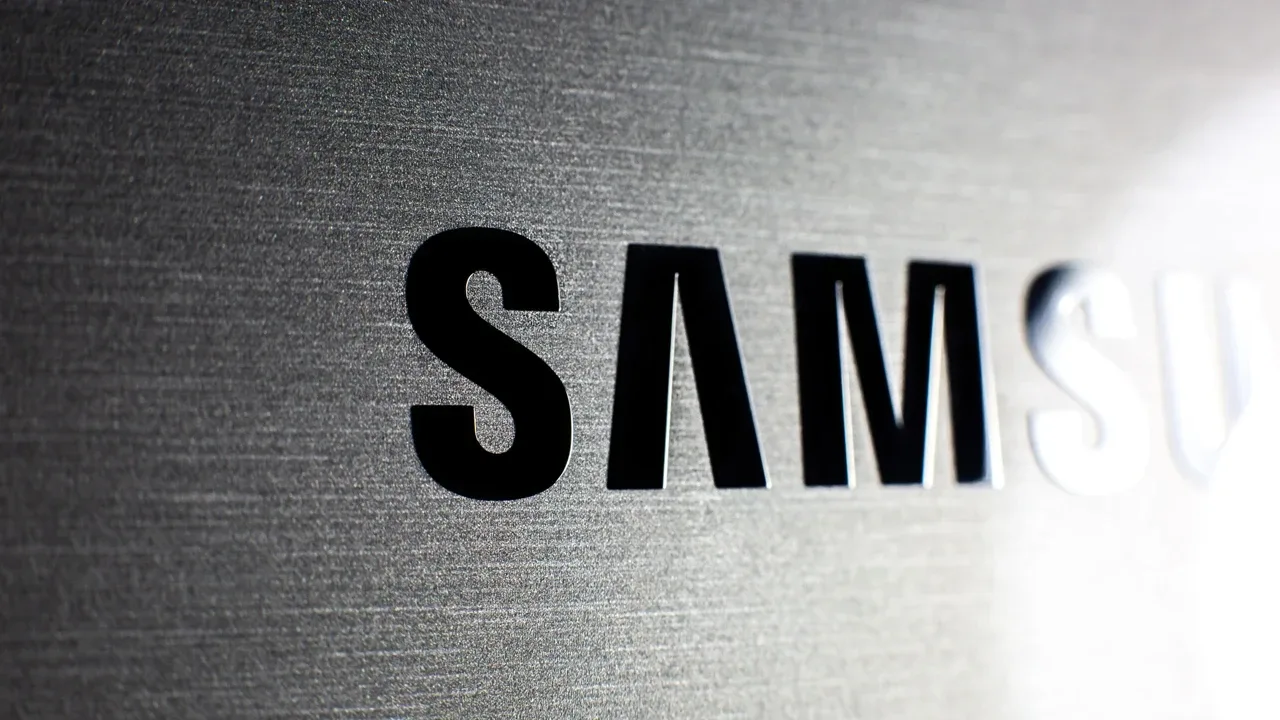 Samsung ve Dua Lipa’nın Televizyon Kutusu Anlaşmazlığı Genişliyor