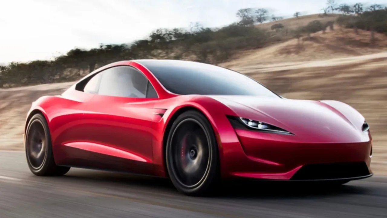 Tesla’nın 2017’de tanıtılan Roadster’ı belki de terk etti: Yeni sürümü 1 Ekim’de sunulacak
