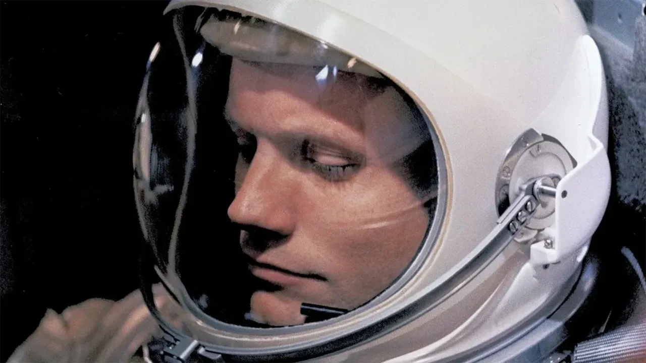 Neil Armstrong’un Saç Kesimi, Beklenmedik Bir Krize Dönüştü